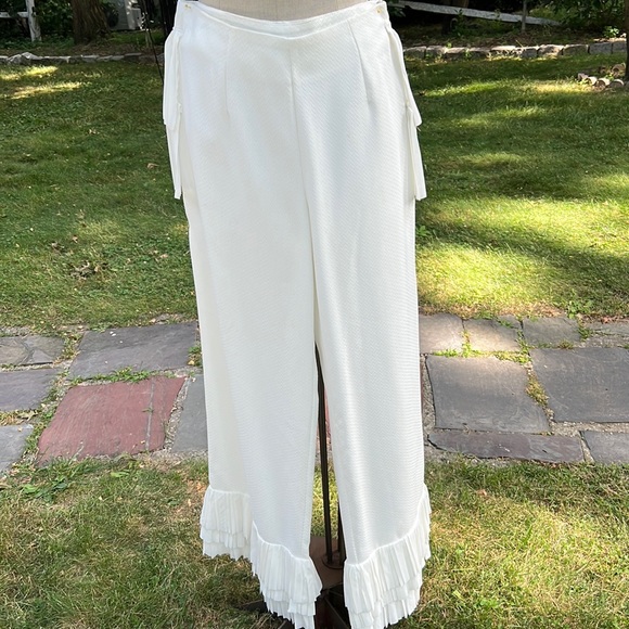 Trendy tiered wide leg white pants - Picture 2 of 6